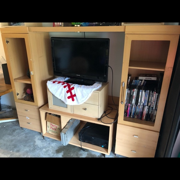 Entertainment center